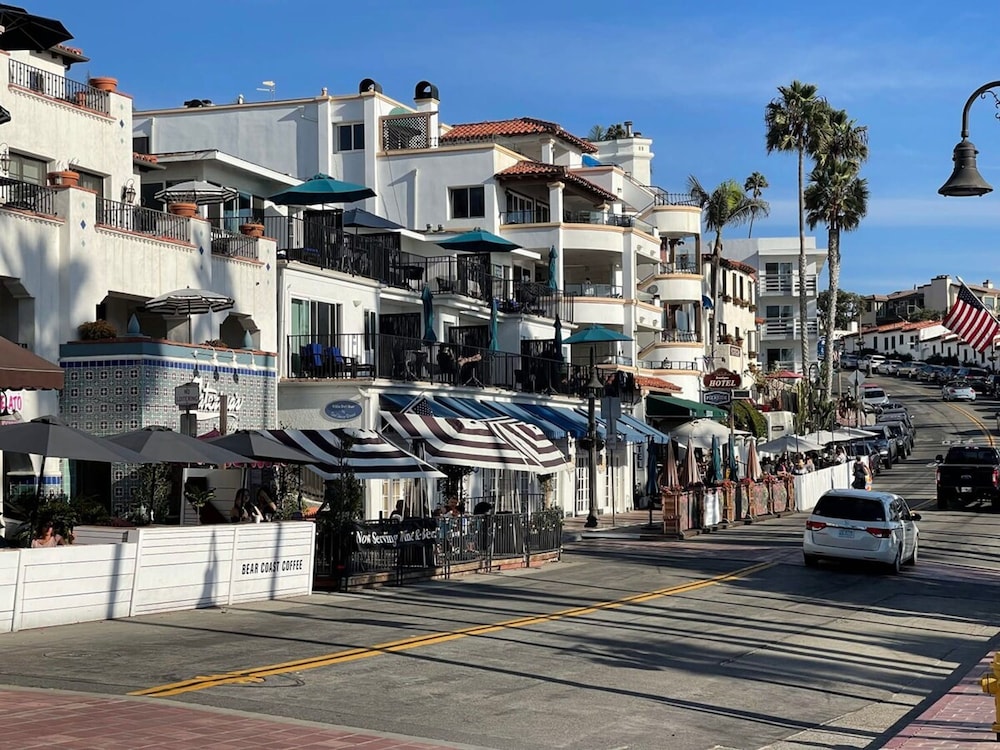 Walk to Beach - King Apt In 1 Area - AC