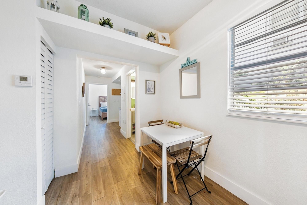 Retro Miami Getaway With Free Parking 1 Minute From Beach