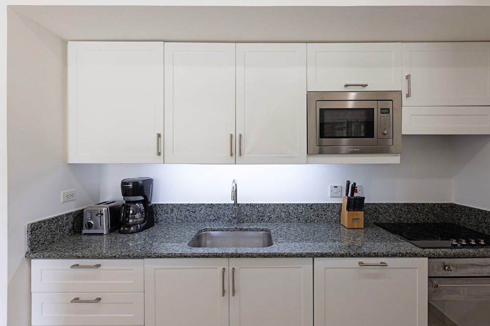 Glitter Bay Estate 112 2 Bedroom Apts