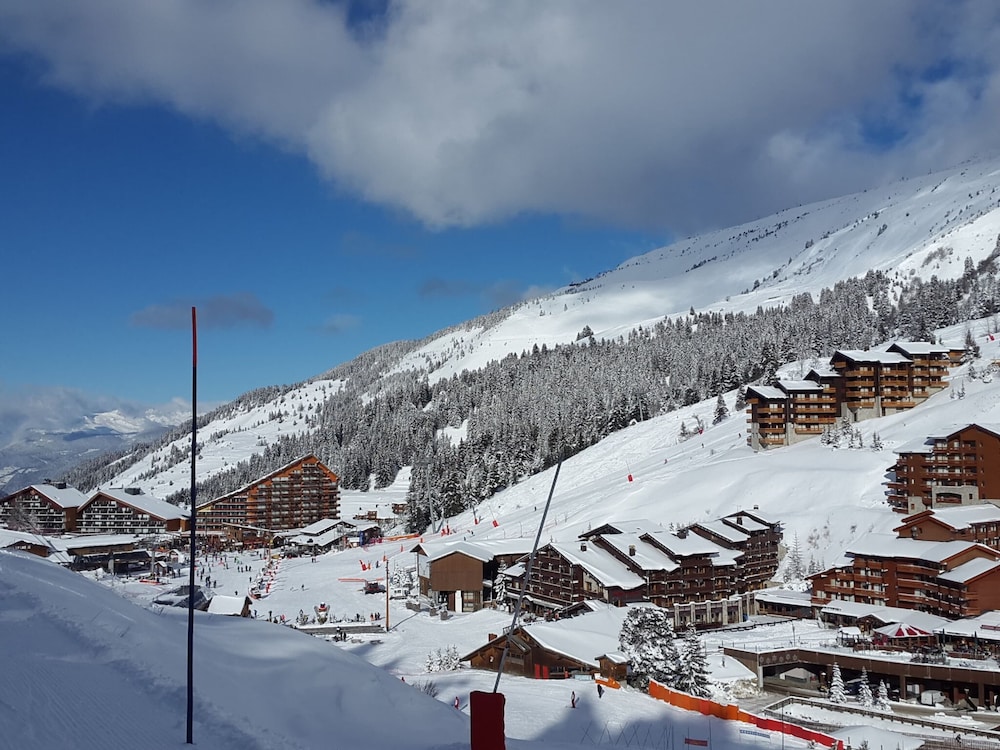Majestic Apartment in Meribel-mottaret Close to Skiing