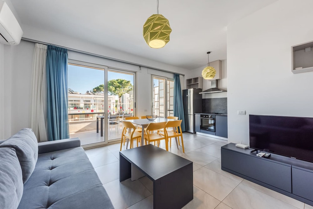 Tranquil Apartment With Pool Access - Manjola