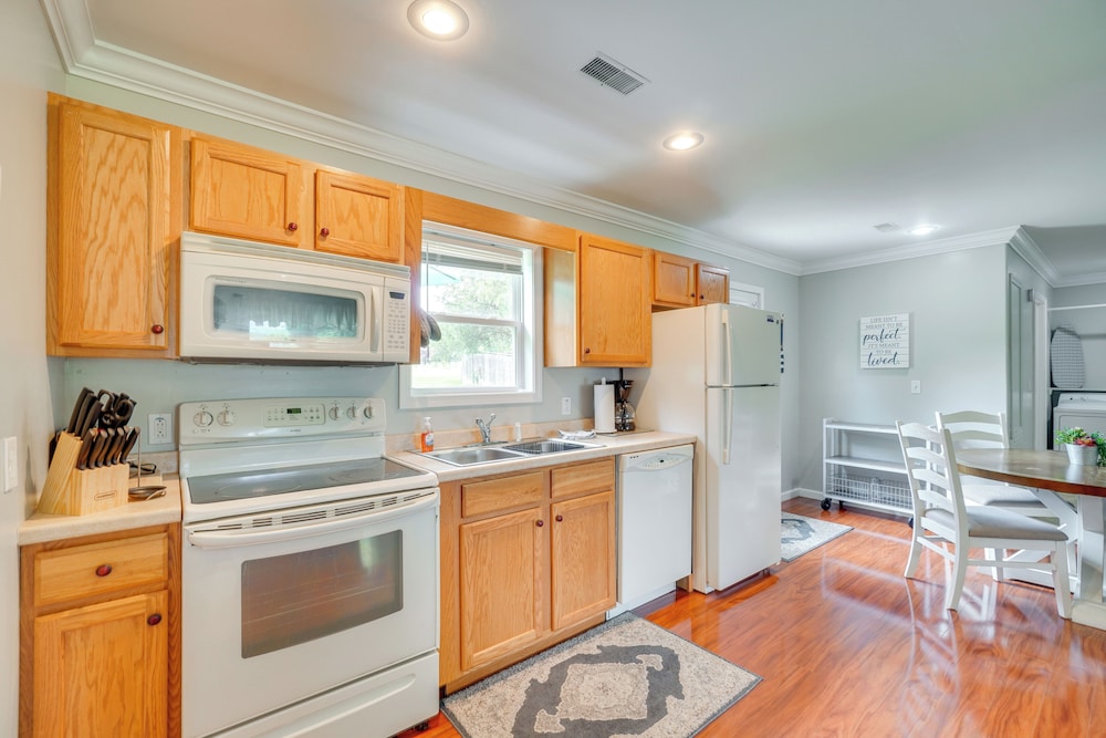 Walk to Marina: Norris Lake Escape w/ Deck + Views