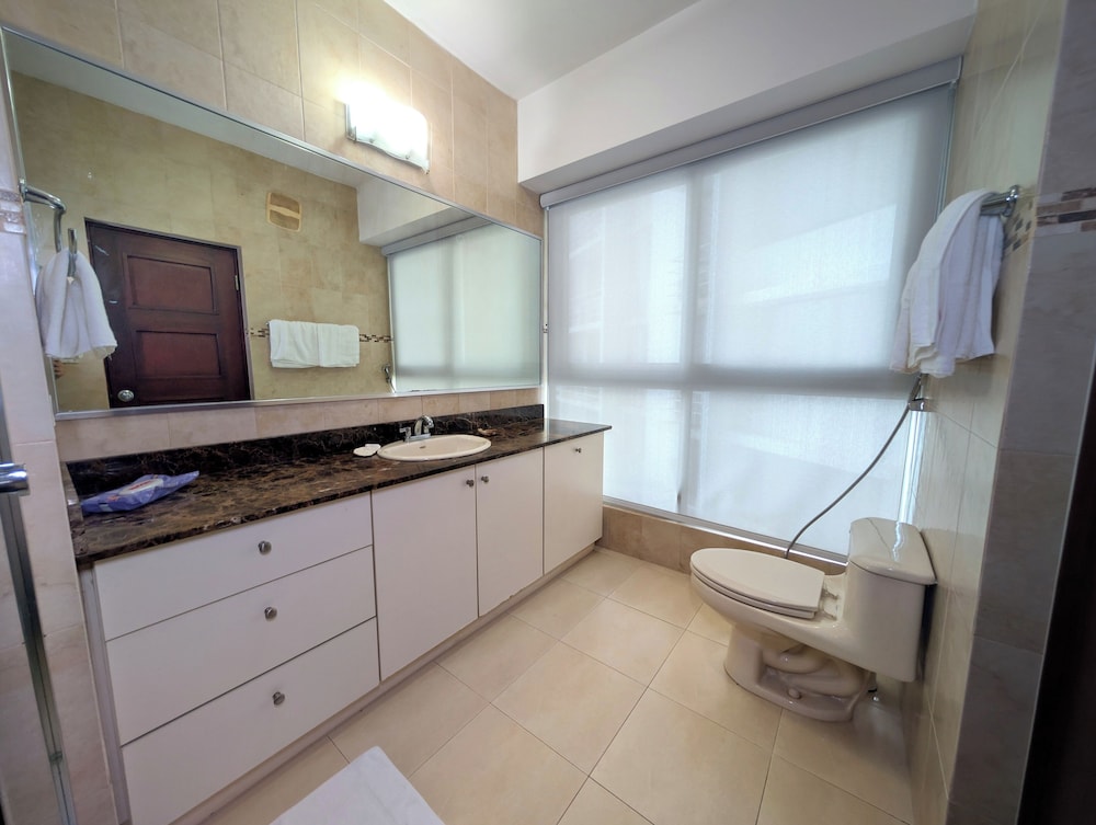YC 2307 l Av Balboa 2 BDR Bay view