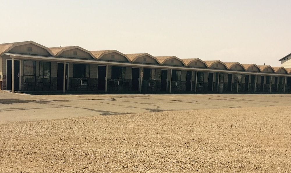 Whispering Sands Motel