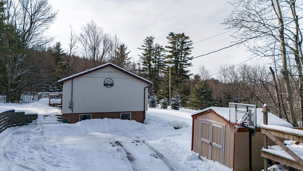 Ski Hike Lodge 5BR w Fire Pit Cozy Spaces