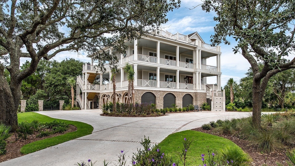 Georgetown Vacations - Above The Top Of The Line - Tennessea House 6 Bedroom Home by RedAwning - Property Image 1