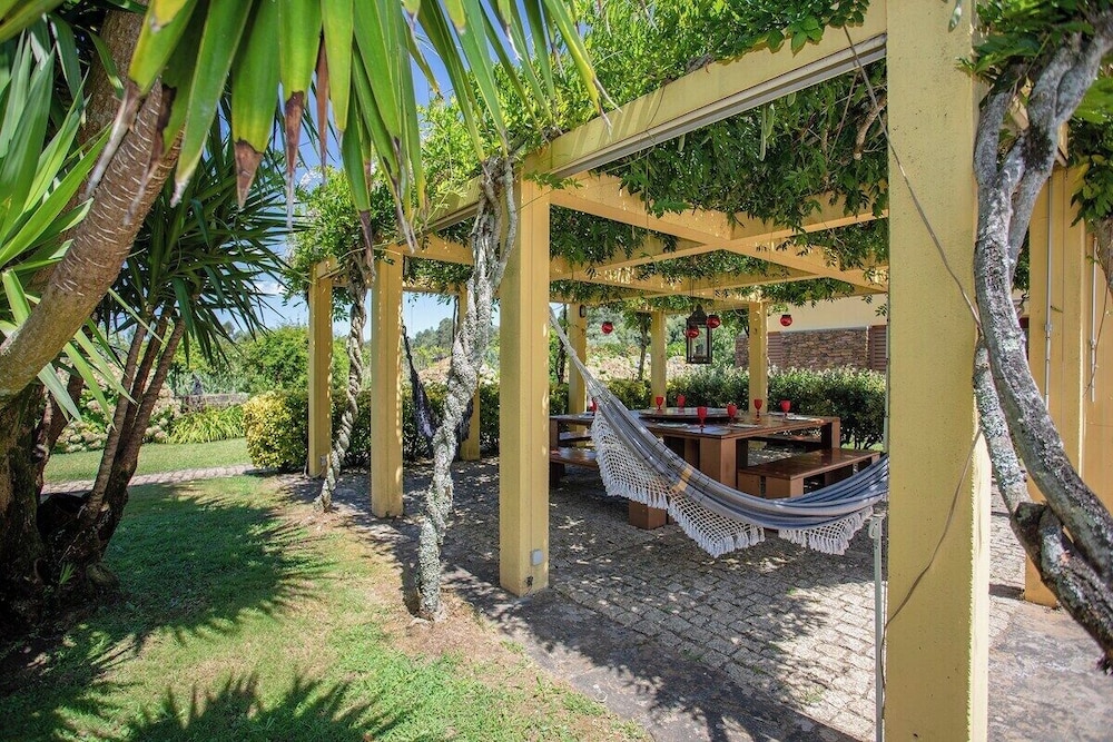 Liiiving in Caminha Countryside Pool House