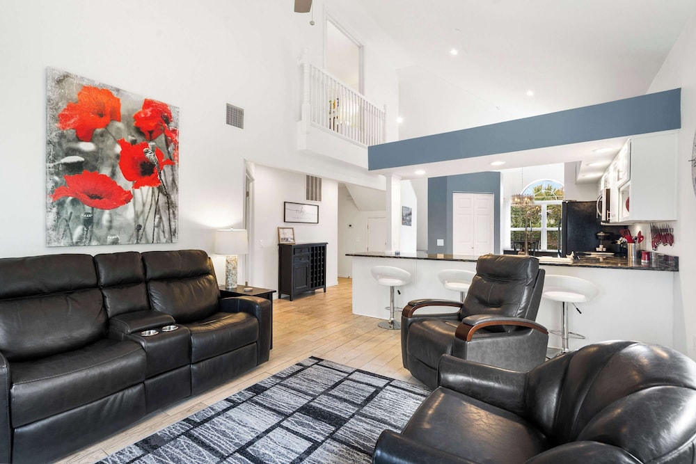 Vacay Getaway - Condo for 8