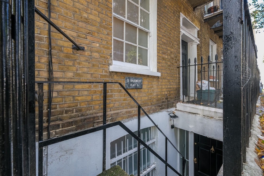 Luxury 3BR 2BA with Hot Tub and Garden