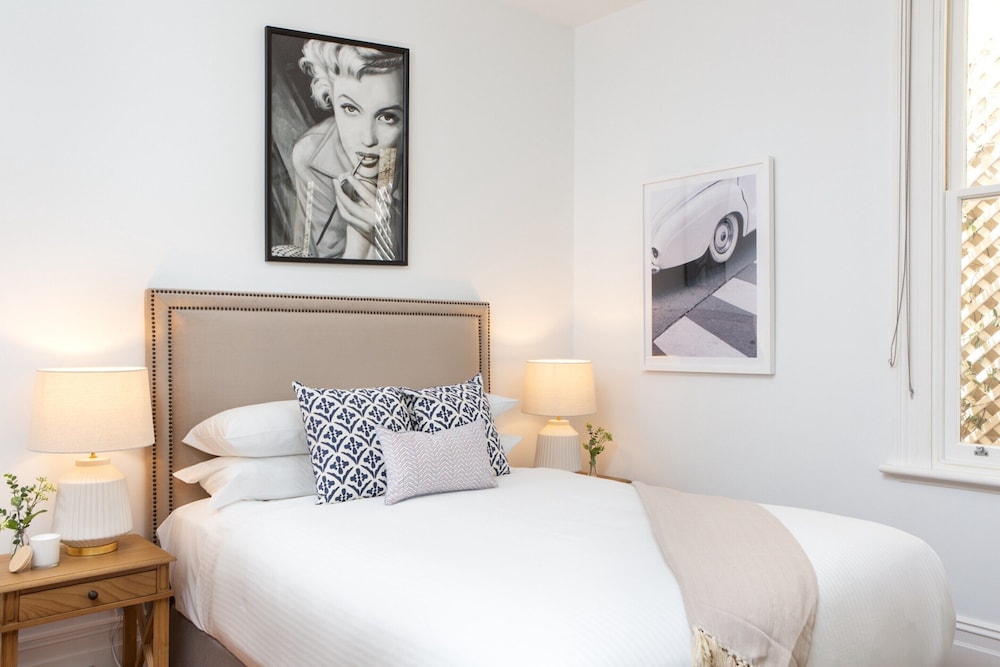Ravenscourt's Studio Apartment Close to Everything