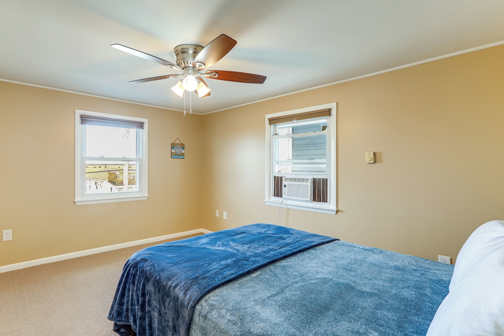 Walk to Public Beach: Bayfront Jersey Home w/ View