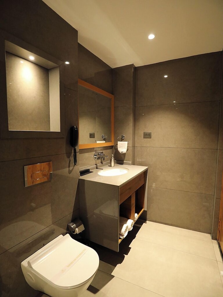 Geetanjali Hotel and Suites