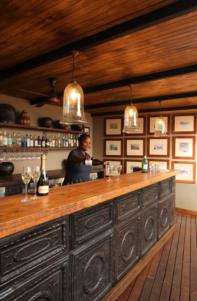 Fugitives' Drift Lodge