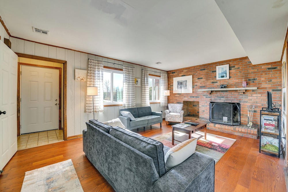 Quiet Catskill Getaway w/ Fire Pit - Near Hiking!