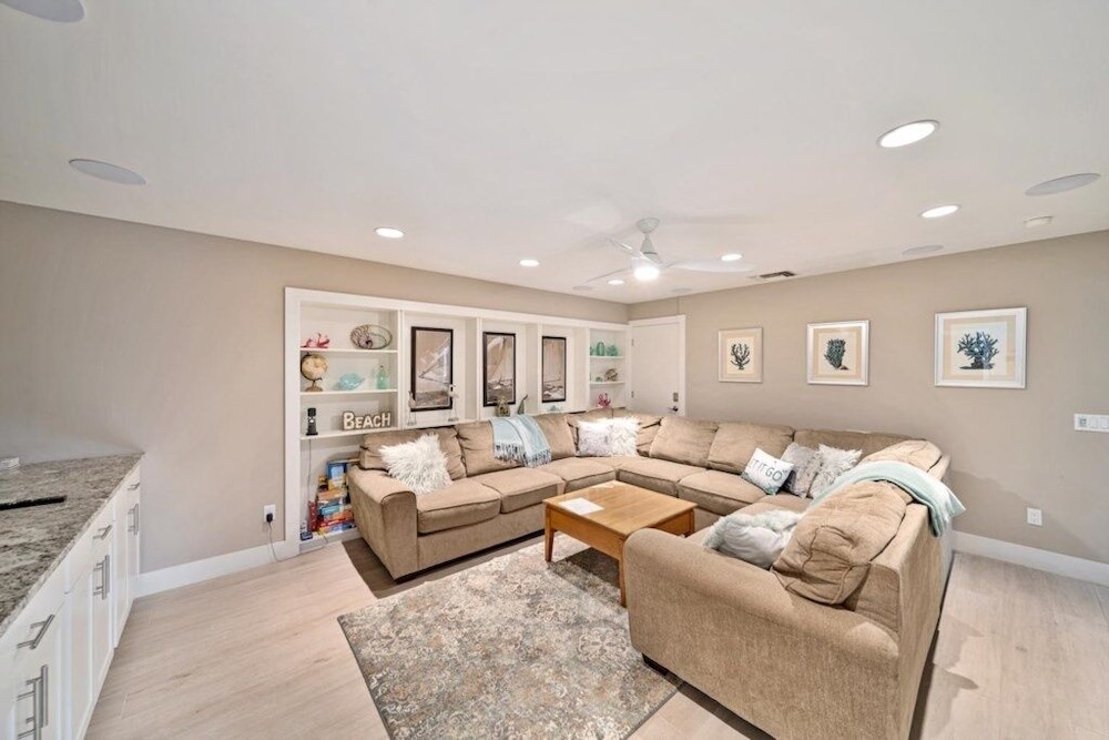 Wine Down 7 Bedroom Home by RedAwning