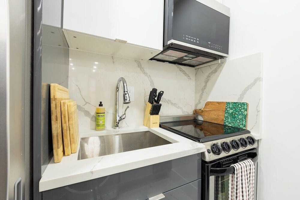 1597 New York Apt
