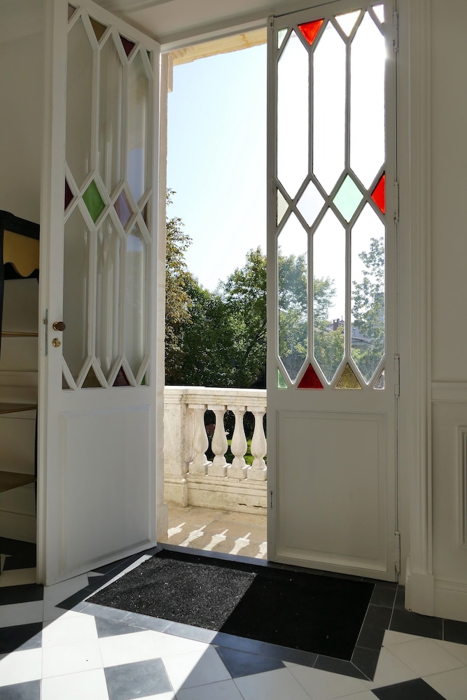 Le Clos des Queyries view 2