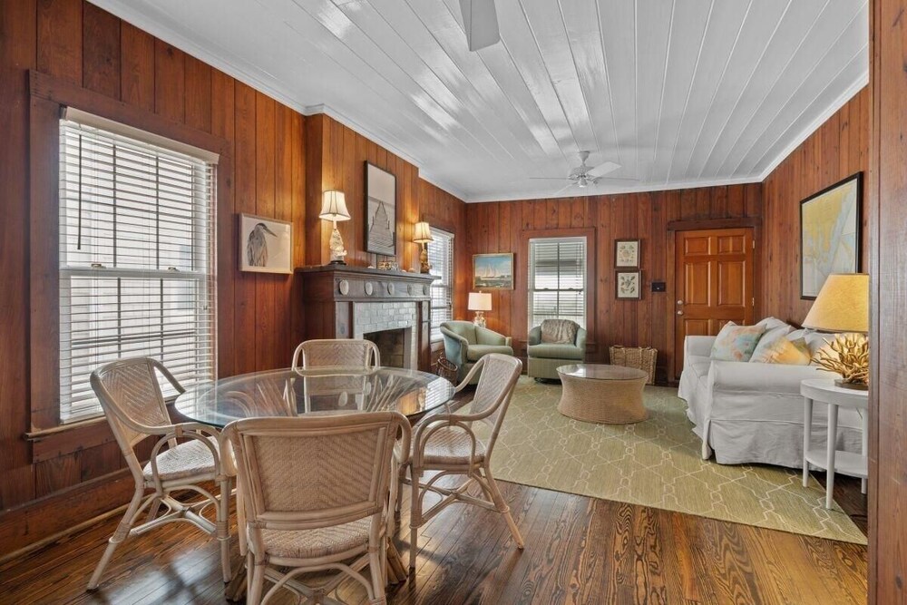 Sunset Shores 5 Bedroom Home