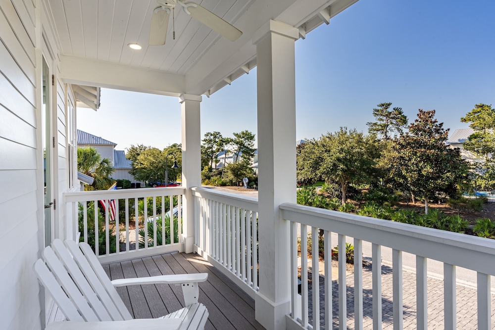 Gulf Coast Gem by Avantstay 3 Blocks to Beach Town Plaza Community Pool