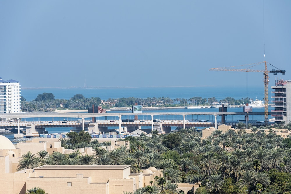 Upgraded 1BR in Marina - Calming Views