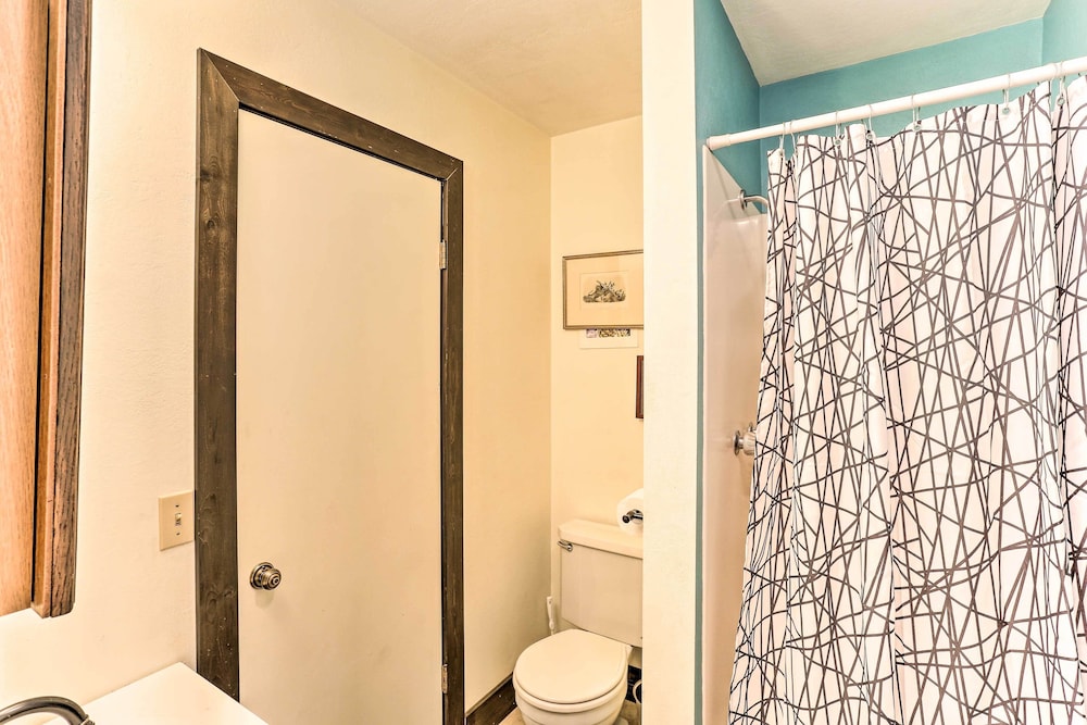 Vibrant Weaverville Escape w/ Deck & Creek!