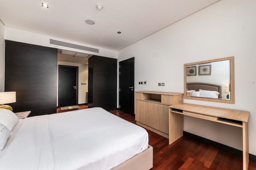 Exotic Apartments at Royal Amwaj