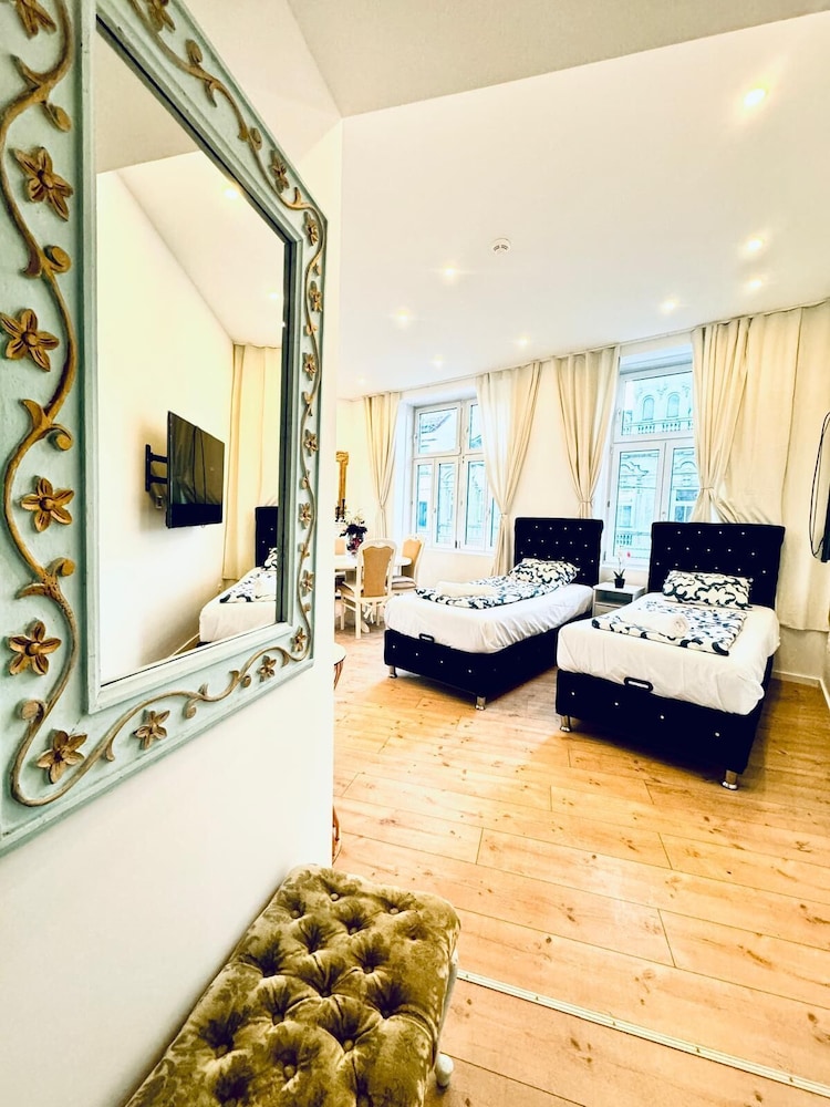 Spacious 3BR Near Kaufpark Alterlaa