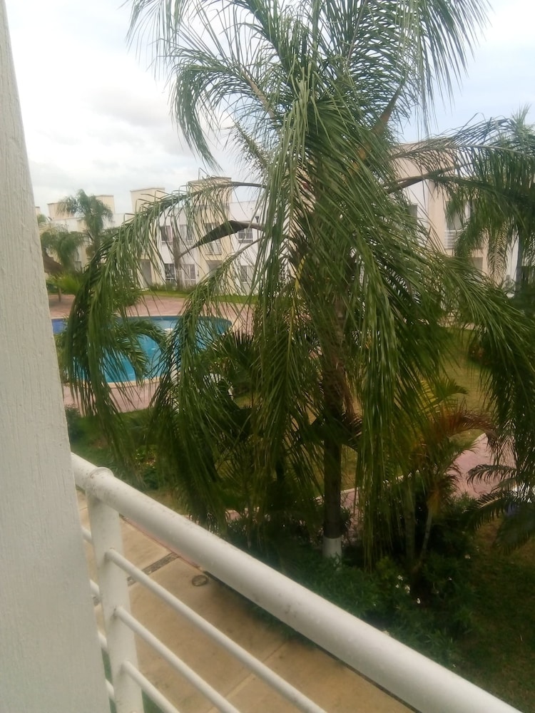 Cancun La Joya Pool Escape