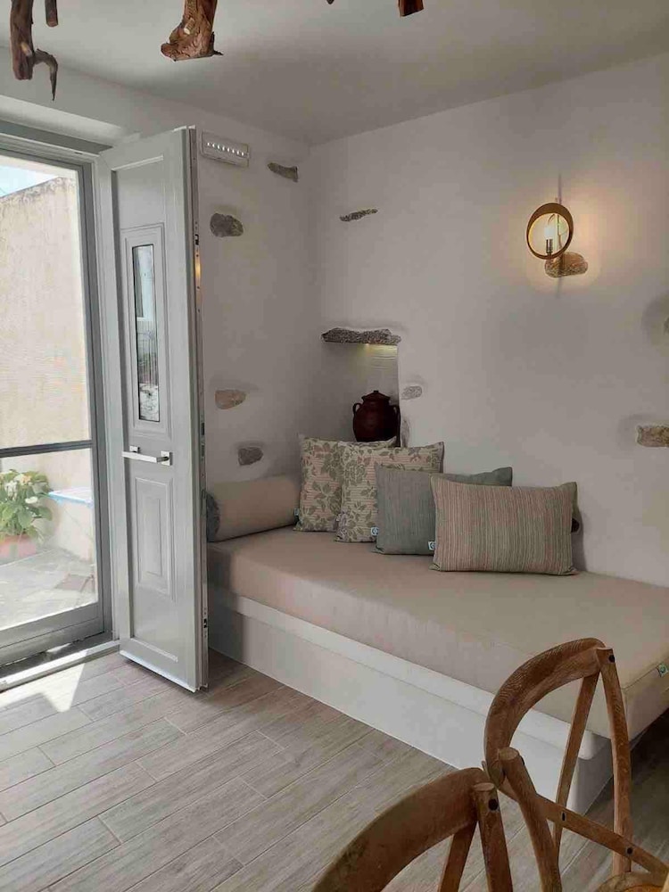 My Grandma s Home Naxos