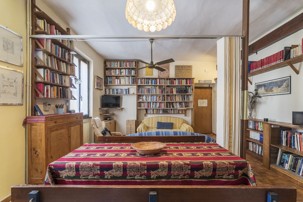 San Lorenzo Wooden Flat