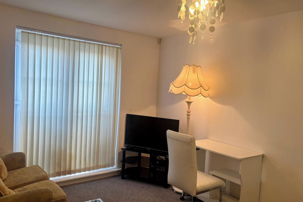 2 Bed Apartment-sleeps 4-free Parking
