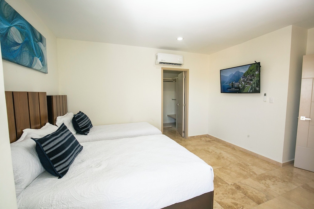 Elegant Condo at Playa Brujas