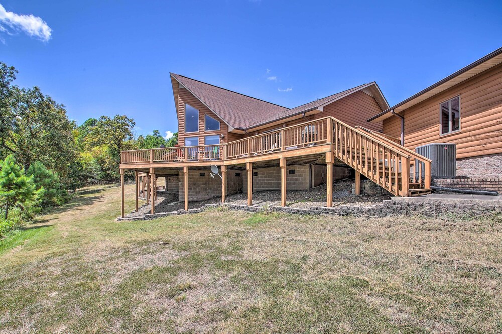 Spacious House w/ Wraparound Deck + Mtn Views! view 4