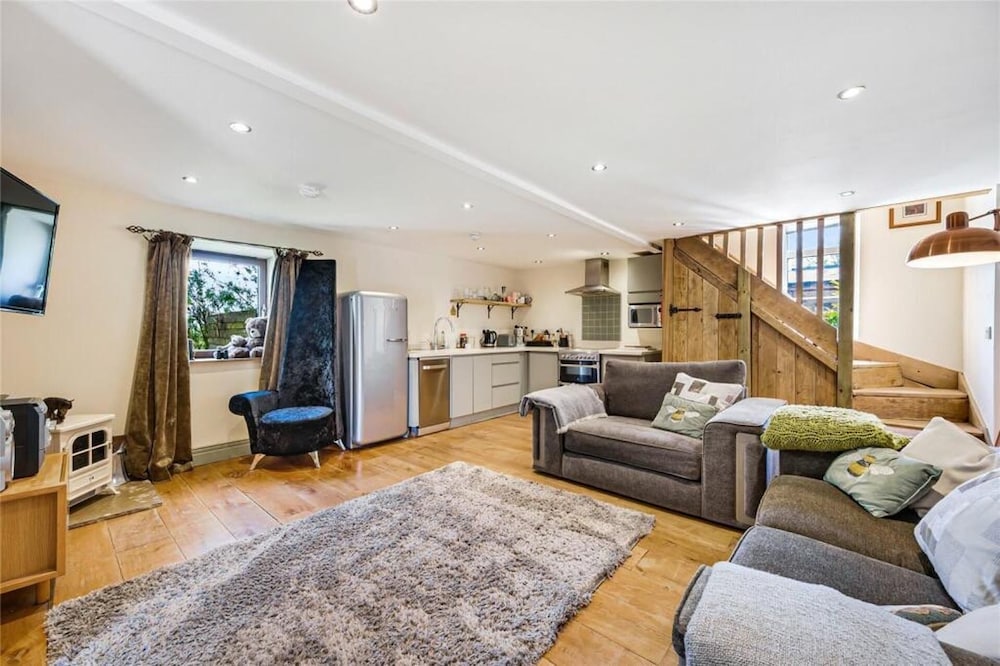 Meagill Cottage, Sleeps 4 With Hot Tub & Parking
