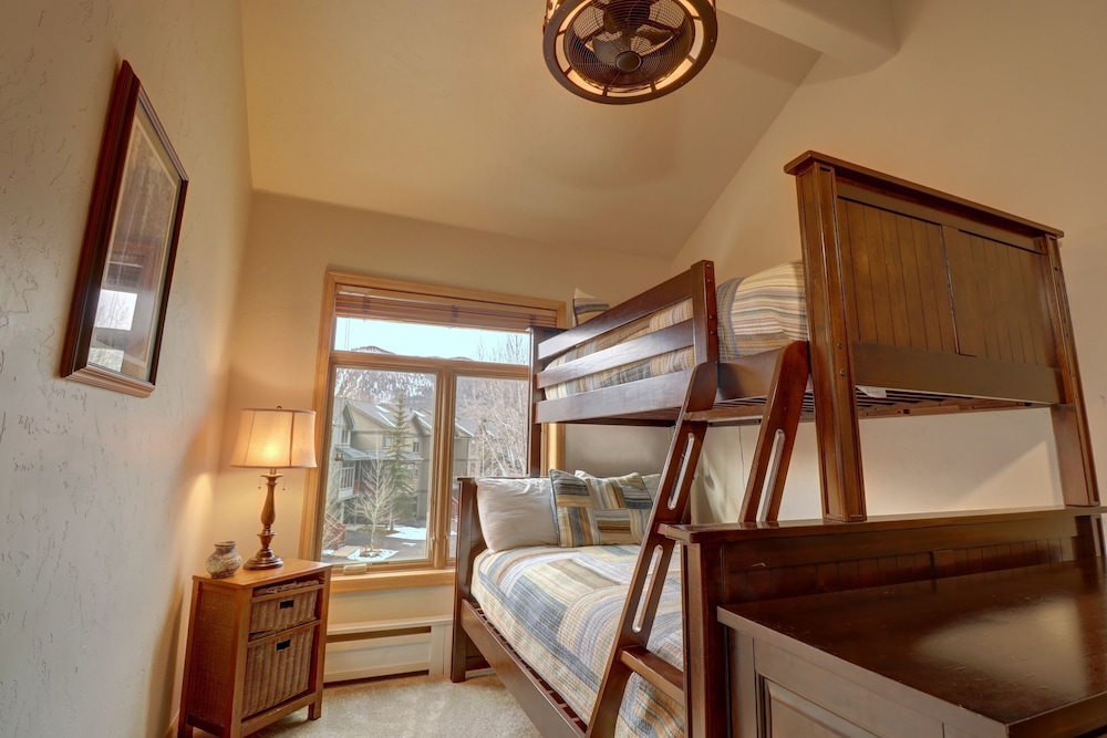 Prospector Point E 4br 3.5ba 4 Bedroom Townhouse by RedAwning view 4