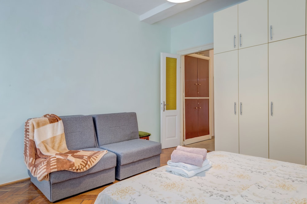 Diocletian'S Corner, Three Bedroom Apartment