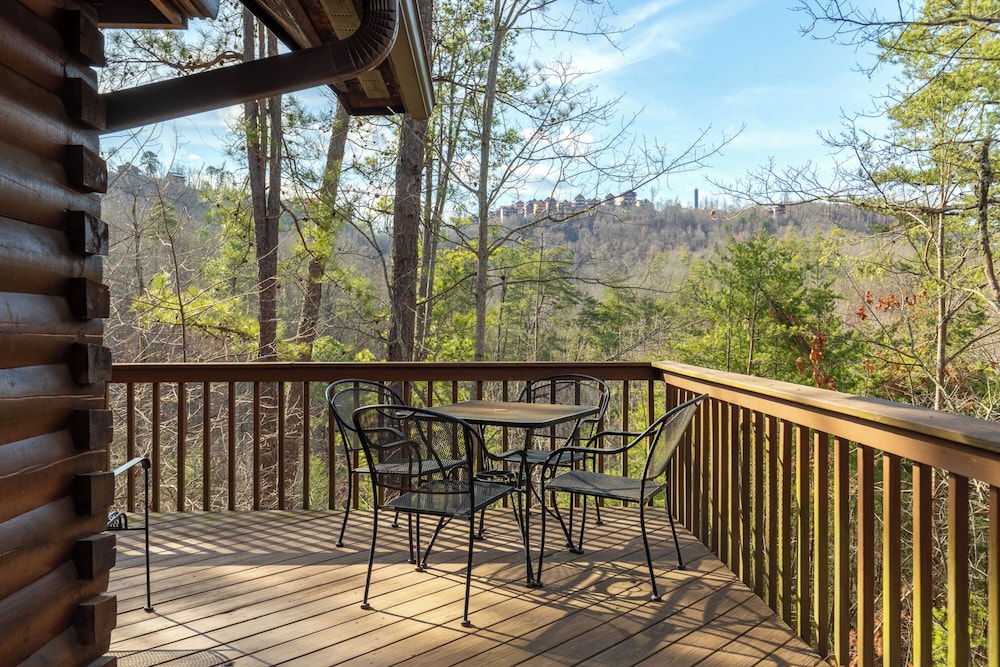Bear Hideaway Cozy 3BR Cabin