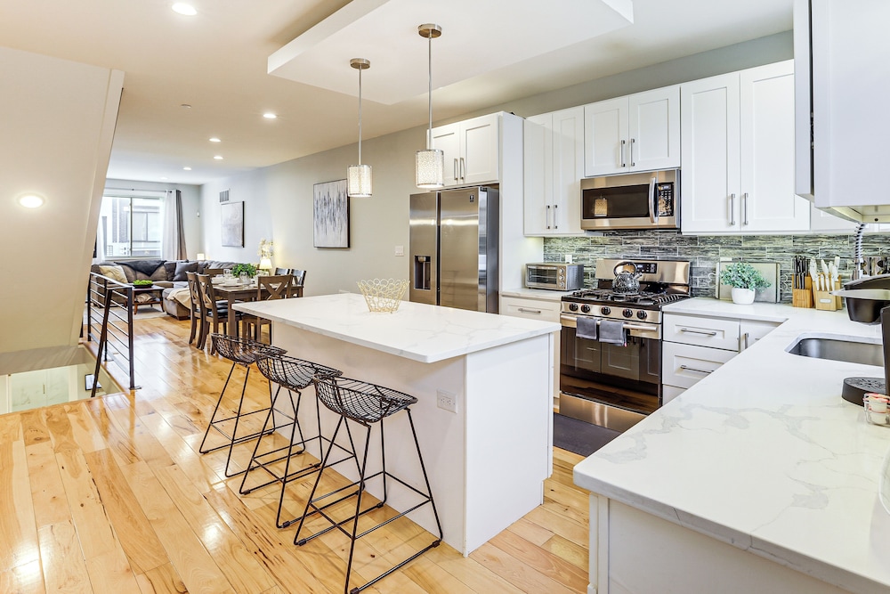 Modern Philly Oasis w/ Rooftop Deck & Game Lounge
