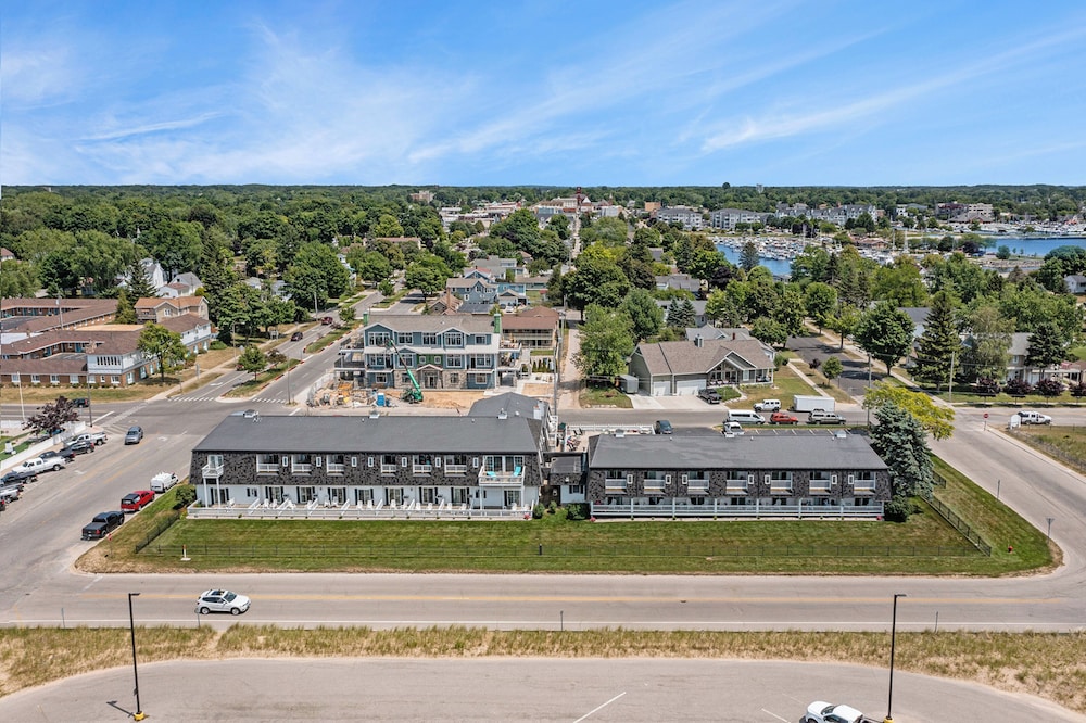 Snyder's Shoreline Inn