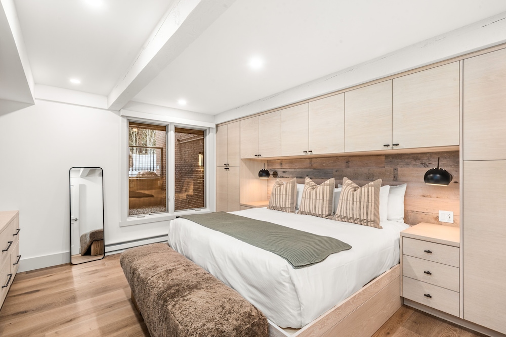 Chateau Eau Claire & Roaring Fork by Frias Properties