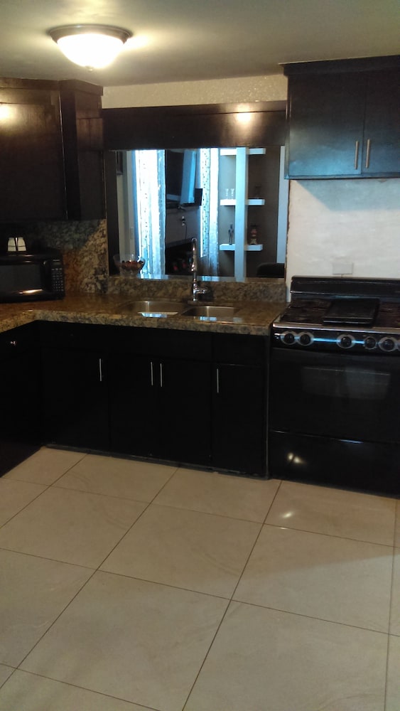 Ensenada Vacations - Modern vacational home close to Costco and Walmart - Property Image 16