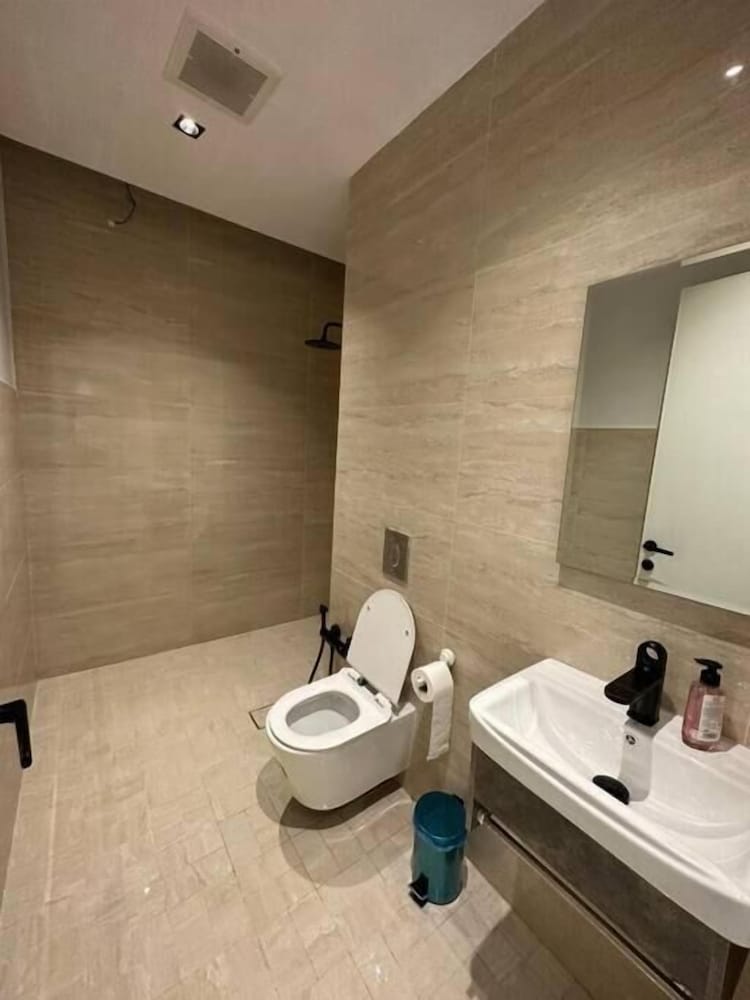 Luxurious Two Bedroom Apartment Al malqa
