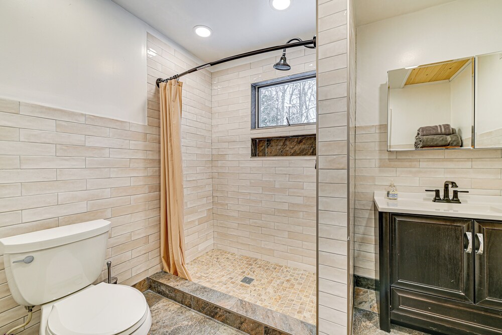 Ski, Hike & Golf: Pet-friendly Windham Retreat