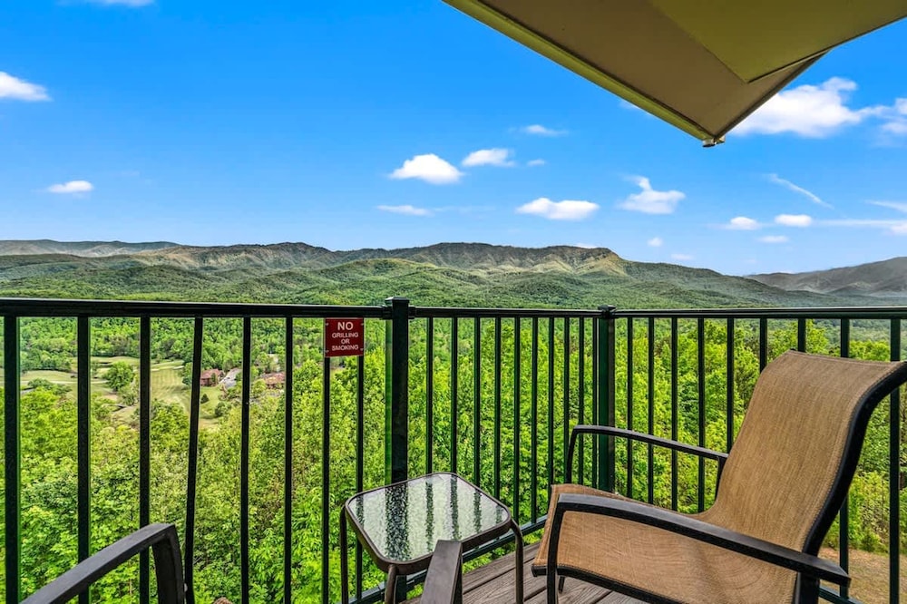 Sleeps 8 Pool Playground Mountain Views Hot Tub