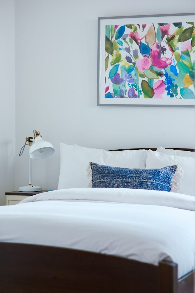 Beautiful 1 Bedroom With Balcony Near Mile End