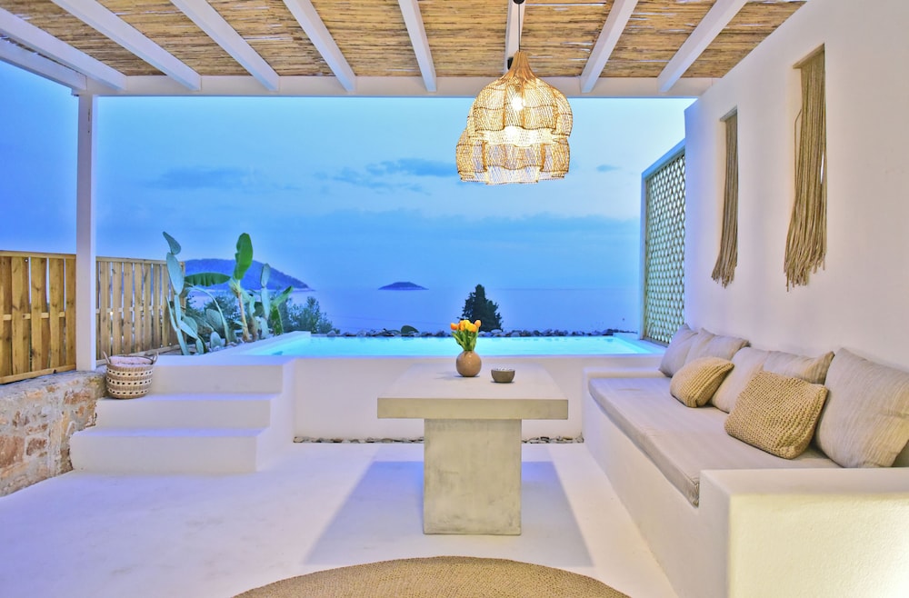 Natura Luxury Villas