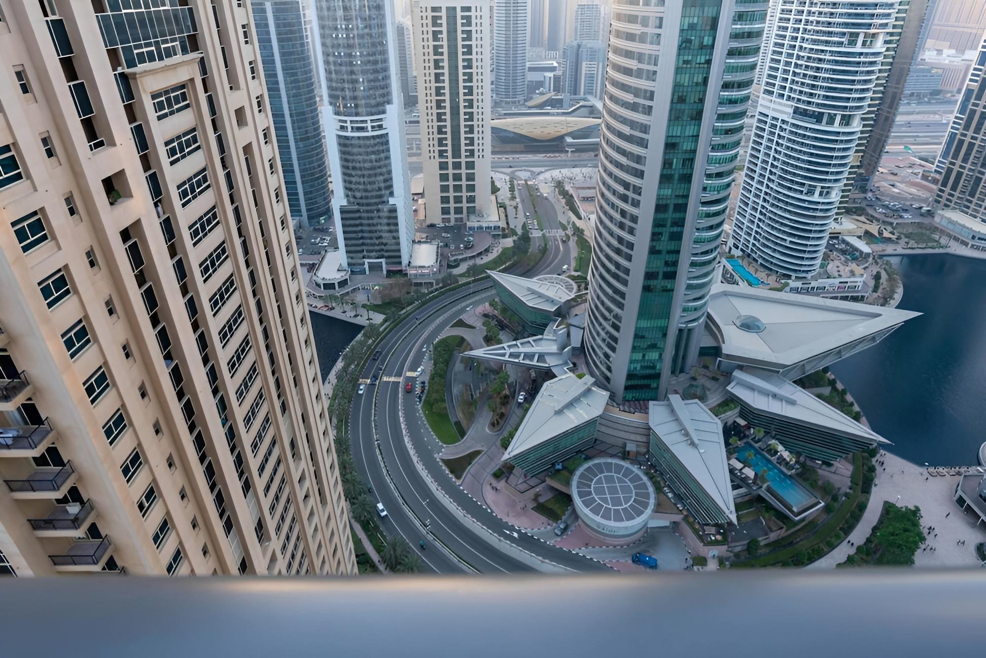 Cozy 2bdr in Jumeirah Lakes Towers