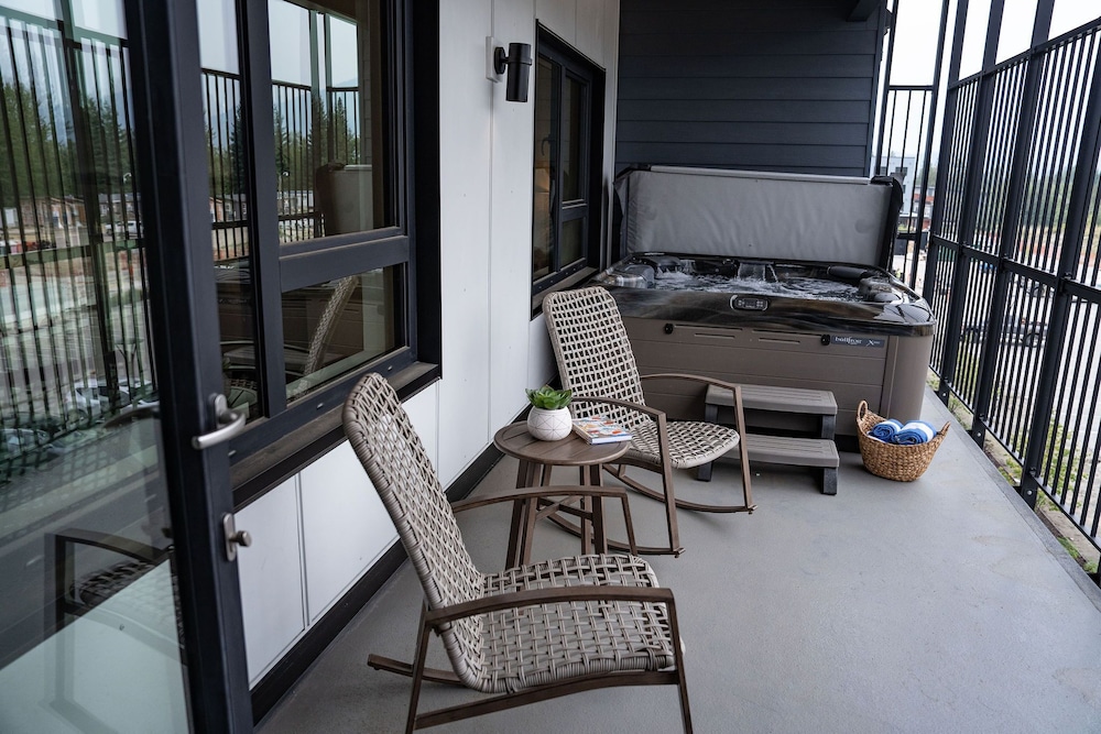 Hotel Revylation by Revelstoke Vacations - Image 1