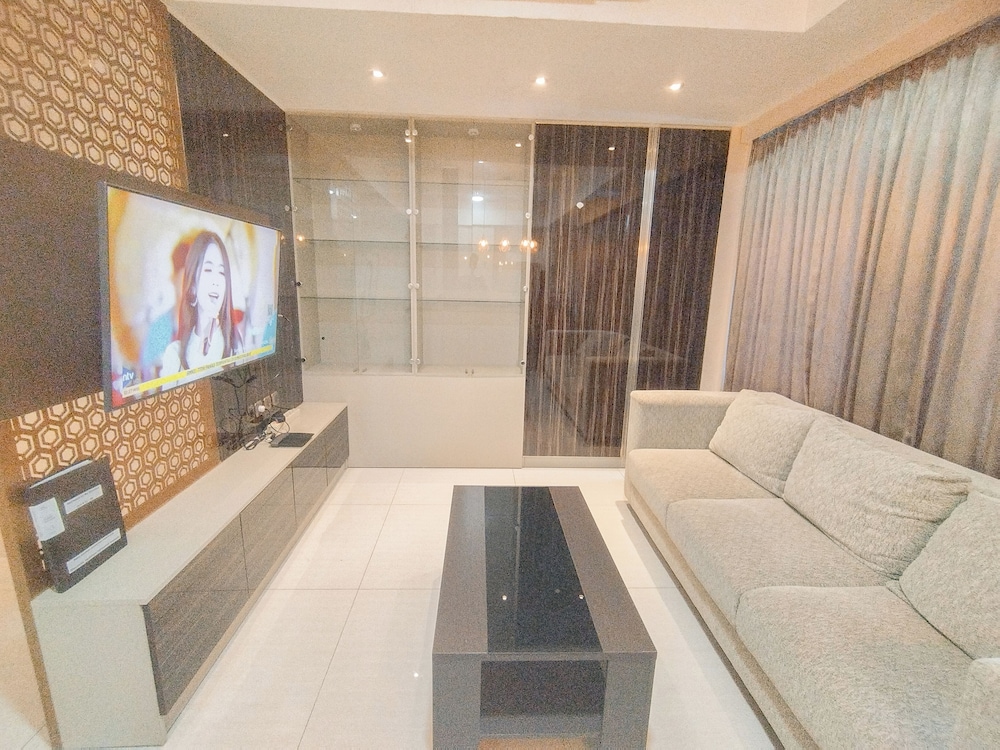 Warm 3Br Direct Access To Mall La Riz Supermall Mansion Apartment