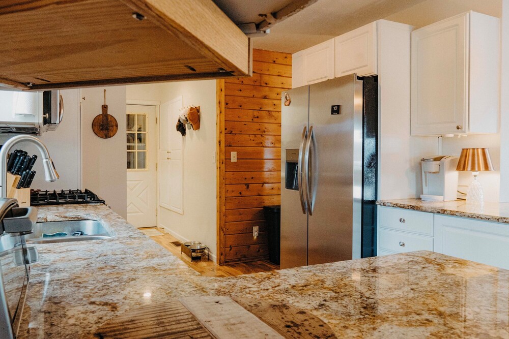 Lakefront Getaway w/ Fire Pit in Akron
